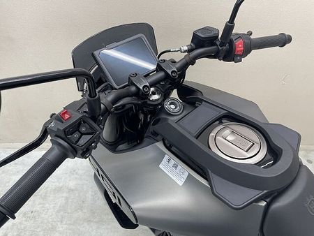 ハスクバーナ SVARTPILEN 401 スヴァルトピレン401 2024年現行モデル ワンオーナー ライトガード装備 34