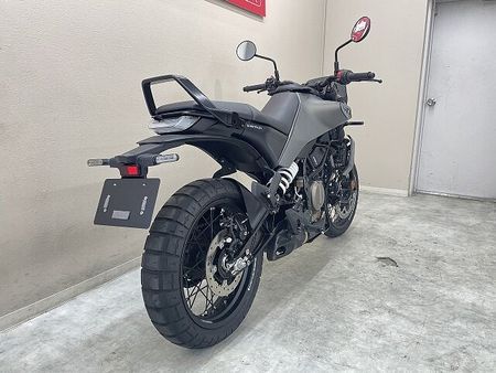 ハスクバーナ SVARTPILEN 401 スヴァルトピレン401 2024年現行モデル ワンオーナー ライトガード装備 4
