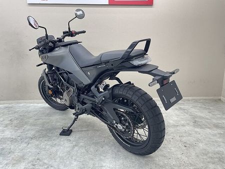 ハスクバーナ SVARTPILEN 401 スヴァルトピレン401 2024年現行モデル ワンオーナー ライトガード装備 6