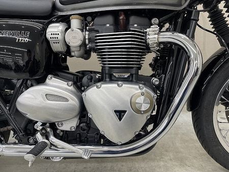 トライアンフ BONNEVILLE T120 ボンネビルT120 2024年モデル スクリーン USB電源装備 15