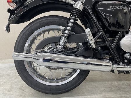 トライアンフ BONNEVILLE T120 ボンネビルT120 2024年モデル スクリーン USB電源装備 21