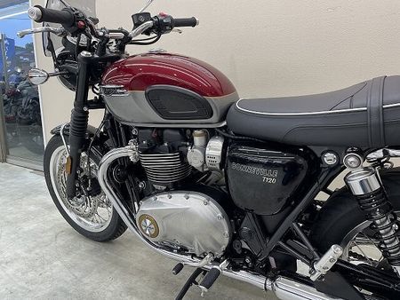 トライアンフ BONNEVILLE T120 ボンネビルT120 2024年モデル スクリーン USB電源装備 26