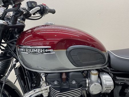 トライアンフ BONNEVILLE T120 ボンネビルT120 2024年モデル スクリーン USB電源装備 28