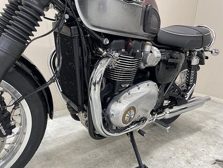 トライアンフ BONNEVILLE T120 ボンネビルT120 2024年モデル スクリーン USB電源装備 30