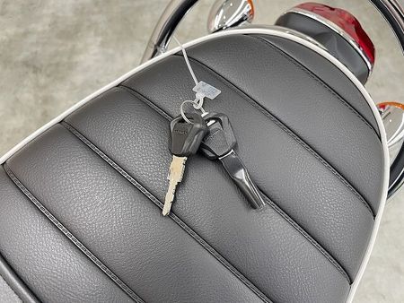 トライアンフ BONNEVILLE T120 ボンネビルT120 2024年モデル スクリーン USB電源装備 38