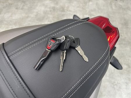 トライアンフ STREET TRIPLE ストリートトリプルRS 純正オプションARROW製マフラー装備 39