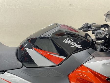 カワサキ ニンジャ 400 NINJA400 ヨシムラ製マフラー スモークスクリーン ハイシート USBポート フェン 19