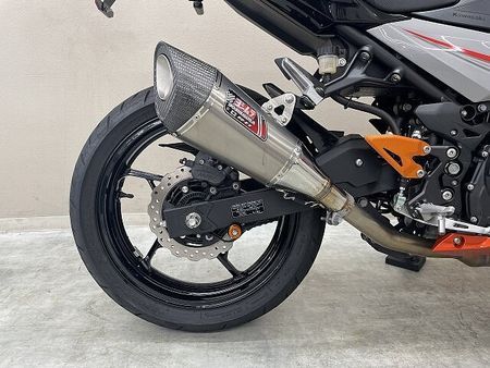 カワサキ ニンジャ 400 NINJA400 ヨシムラ製マフラー スモークスクリーン ハイシート USBポート フェン 24