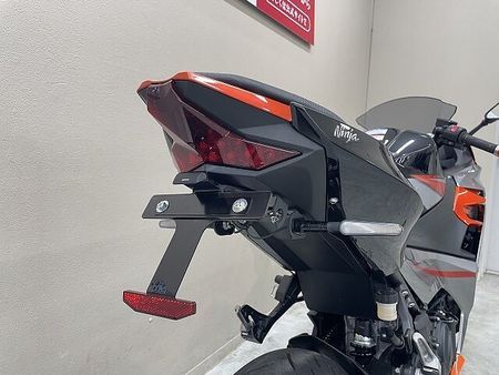 カワサキ ニンジャ 400 NINJA400 ヨシムラ製マフラー スモークスクリーン ハイシート USBポート フェン 27