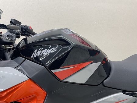 カワサキ ニンジャ 400 NINJA400 ヨシムラ製マフラー スモークスクリーン ハイシート USBポート フェン 31