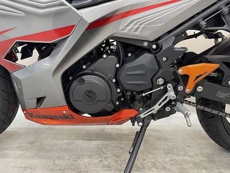 カワサキ ニンジャ 400 NINJA400 ヨシムラ製マフラー スモークスクリーン ハイシート USBポート フェン 32