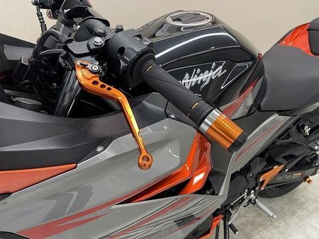 カワサキ ニンジャ 400 NINJA400 ヨシムラ製マフラー スモークスクリーン ハイシート USBポート フェン 34