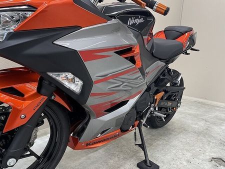 カワサキ ニンジャ 400 NINJA400 ヨシムラ製マフラー スモークスクリーン ハイシート USBポート フェン 35
