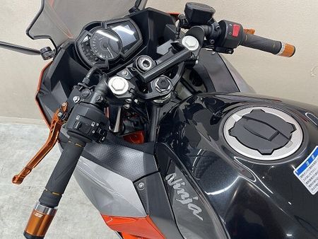カワサキ ニンジャ 400 NINJA400 ヨシムラ製マフラー スモークスクリーン ハイシート USBポート フェン 38
