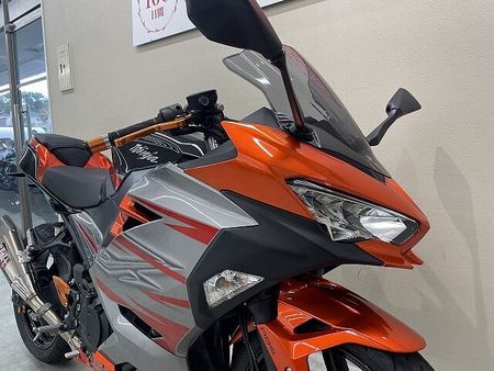 カワサキ ニンジャ 400 NINJA400 ヨシムラ製マフラー スモークスクリーン ハイシート USBポート フェン 9