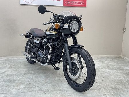 カワサキ W800 CAFE 【スピード納車】W800カフェ 2022年モデル エンジンガード グリップヒーター バック 2