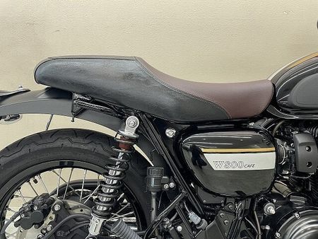 カワサキ W800 CAFE 【スピード納車】W800カフェ 2022年モデル エンジンガード グリップヒーター バック 19