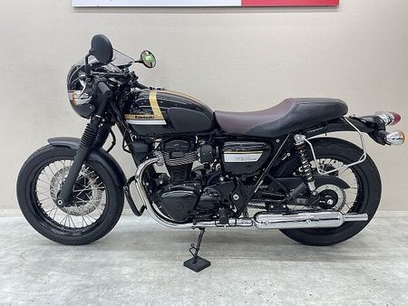 カワサキ W800 CAFE 【スピード納車】W800カフェ 2022年モデル エンジンガード グリップヒーター バック 3