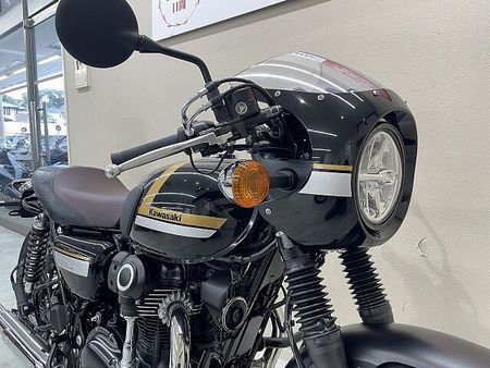 カワサキ W800 CAFE 【スピード納車】W800カフェ 2022年モデル エンジンガード グリップヒーター バック 9