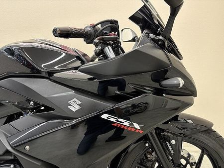 スズキ GSX250R GSX250R 2021年モデル スモークスクリーン グラブoー マルチバー USBポート 16