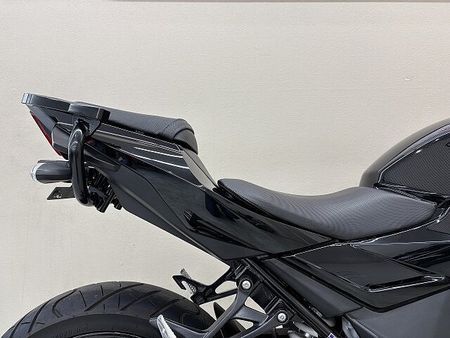スズキ GSX250R GSX250R 2021年モデル スモークスクリーン グラブoー マルチバー USBポート 24