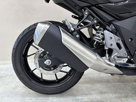 スズキ GSX250R GSX250R 2021年モデル スモークスクリーン グラブoー マルチバー USBポート 25