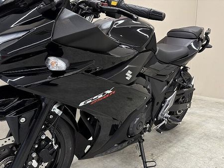 スズキ GSX250R GSX250R 2021年モデル スモークスクリーン グラブoー マルチバー USBポート 39