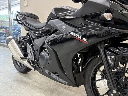 スズキ GSX250R GSX250R 2021年モデル スモークスクリーン グラブoー マルチバー USBポート 10