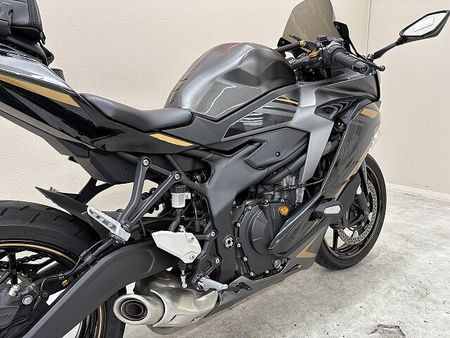 カワサキ ZX-25R NINJA ZX-25RSE ゼログラビティ製スクリーン 前後カメラ付きドラレコ LEDウ 23
