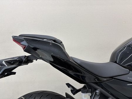 カワサキ ニンジャ 400 NINJA400 2020年モデル マルチバー USBポート装備 24