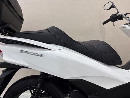 ホンダ PCX125 PCX125 カスタムシート ロッドホルダー トップケース装備!! 19