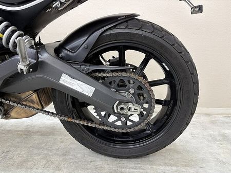 ドゥカティ Scrambler Urban Enduro スクランブラーアイコン メーターバイザー フェンダーレスキット装備 24