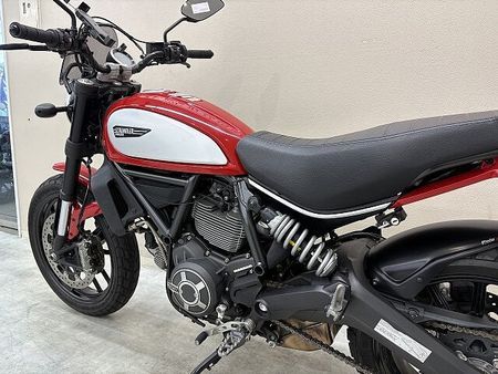 ドゥカティ Scrambler Urban Enduro スクランブラーアイコン メーターバイザー フェンダーレスキット装備 26