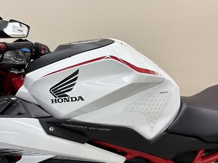 ホンダ CBR250RR (MC51) CBR250RR【マル得】 アクラポヴィッチ製マフラー 純正OPクイックシフター USBポ 29