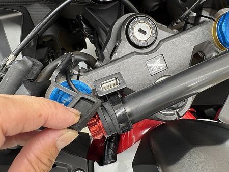 ホンダ CBR250RR (MC51) CBR250RR【マル得】 アクラポヴィッチ製マフラー 純正OPクイックシフター USBポ 37