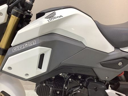 ホンダ グロム グロム キタコ製マフラー フェンダーレスキット USBポート装備 35