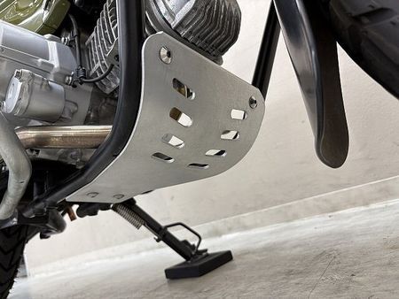 ホンダ クロスカブ110 クロスカブ110 ヨシムラ製マフラー YSS製リアショック ライトガード センターキャリア 18