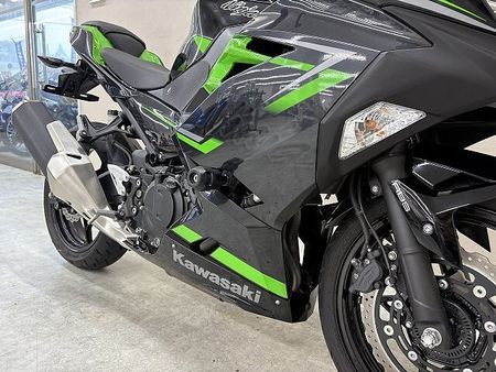 カワサキ ニンジャ 400 NINJA400 2019年モデル フレームスライダー マルチバー USBポート装備 9