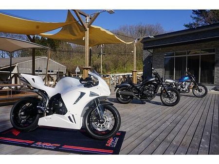 ホンダ レブル1100 抜群のスタイルと迫力あるエンジンを誇るシリーズ上位のレブルは充実な装備と足つき性が魅力です 2