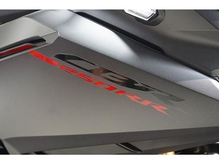 ホンダ CBR250RR (MC51) 店舗記念特典として、ETC&クイックシフター(部品&工賃67,000円相当)付 11