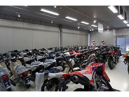 ホンダ CB250R 店舗記念特典として、全国配送料無料(北海道・沖縄・離島は別途1.5万円要)です 4