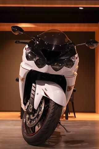 カワサキ ZX-14R 滅多に入ってこない一台! 10