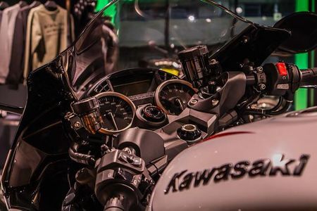 カワサキ ZX-14R 滅多に入ってこない一台! 11