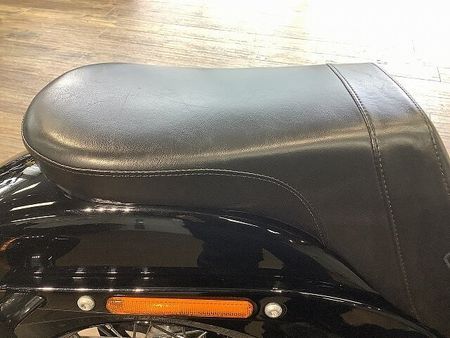 ハーレーダビッドソン FXBB SOFTAIL STREETBOB FXBB1750ストリートボブ■ラペラ製シート■エンジンガード!! 40