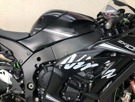 カワサキ ZX-10R ZX-10RR 2017年モデル エンジンスライダー 37