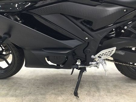 ヤマハ YZF-R25 自店商談中!【マル得】YZF-R25 ABS 2023年式モデル フェンダーレスやWR'S 31