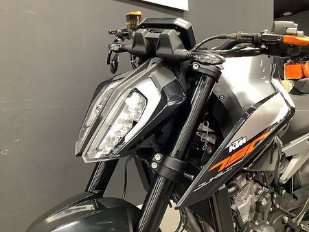 KTM 790 DUKE 【KTM小山認定中古車】790DUKE ワンオーナー フェンダーレス USB電源 バーエン 28