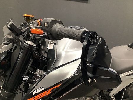 KTM 790 DUKE 【KTM小山認定中古車】790DUKE ワンオーナー フェンダーレス USB電源 バーエン 31