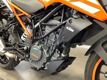 KTM 125 DUKE 【KTM小山認定中古車】125DUKE 2018年モデル フルノーマル 17