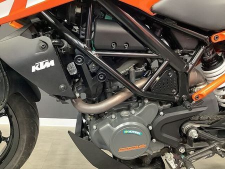 KTM 125 DUKE 【KTM小山認定中古車】125DUKE 2018年モデル フルノーマル 25